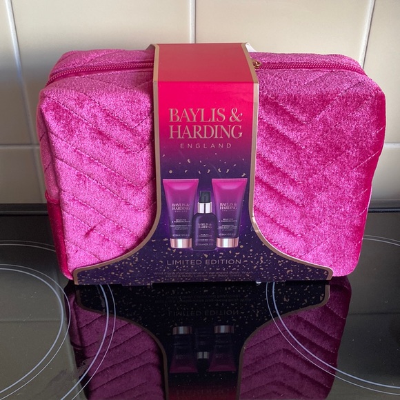 baylis & harding Other - Baylis & Harding Limited Edition Wild Fig & Pomegranate Deluxe Wash Bag Gift Set